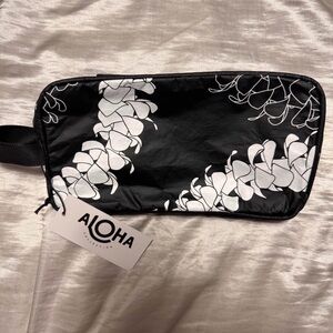 ALOHA Collection Black and White Floral Dopp Kit Pouch